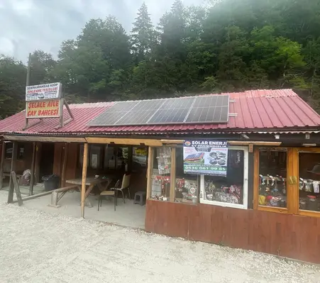 Giresun Dereli Dinlenme Tesisi – 2,4 KWp Hibrit Güneş Enerjisi Sistemi