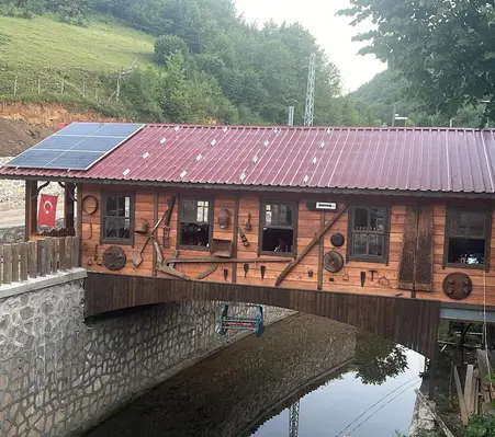 Giresun Yavuzkemal'de 13.8 KWp Gücünde Hibrit Çatı GES