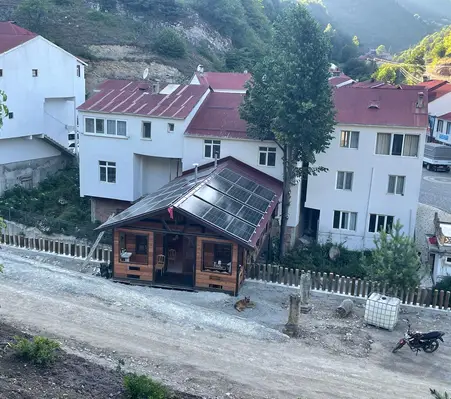 Giresun Yavuzkemal'de 13.8 KWp Gücünde Hibrit Çatı GES